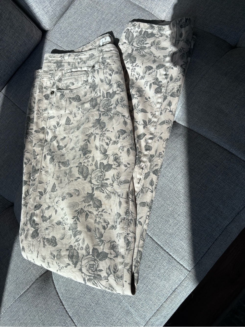 Parasuco Grey Floral Low‑Rise Pants (Early 2000s)